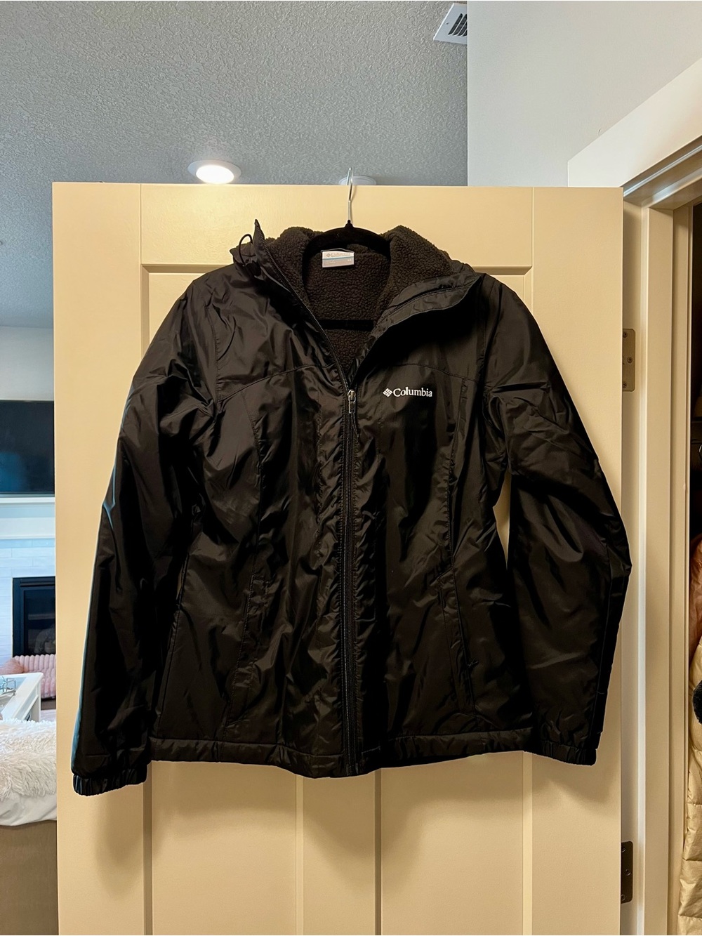Columbia Women’s Black Fleece-Lined Hooded Jacket – XS